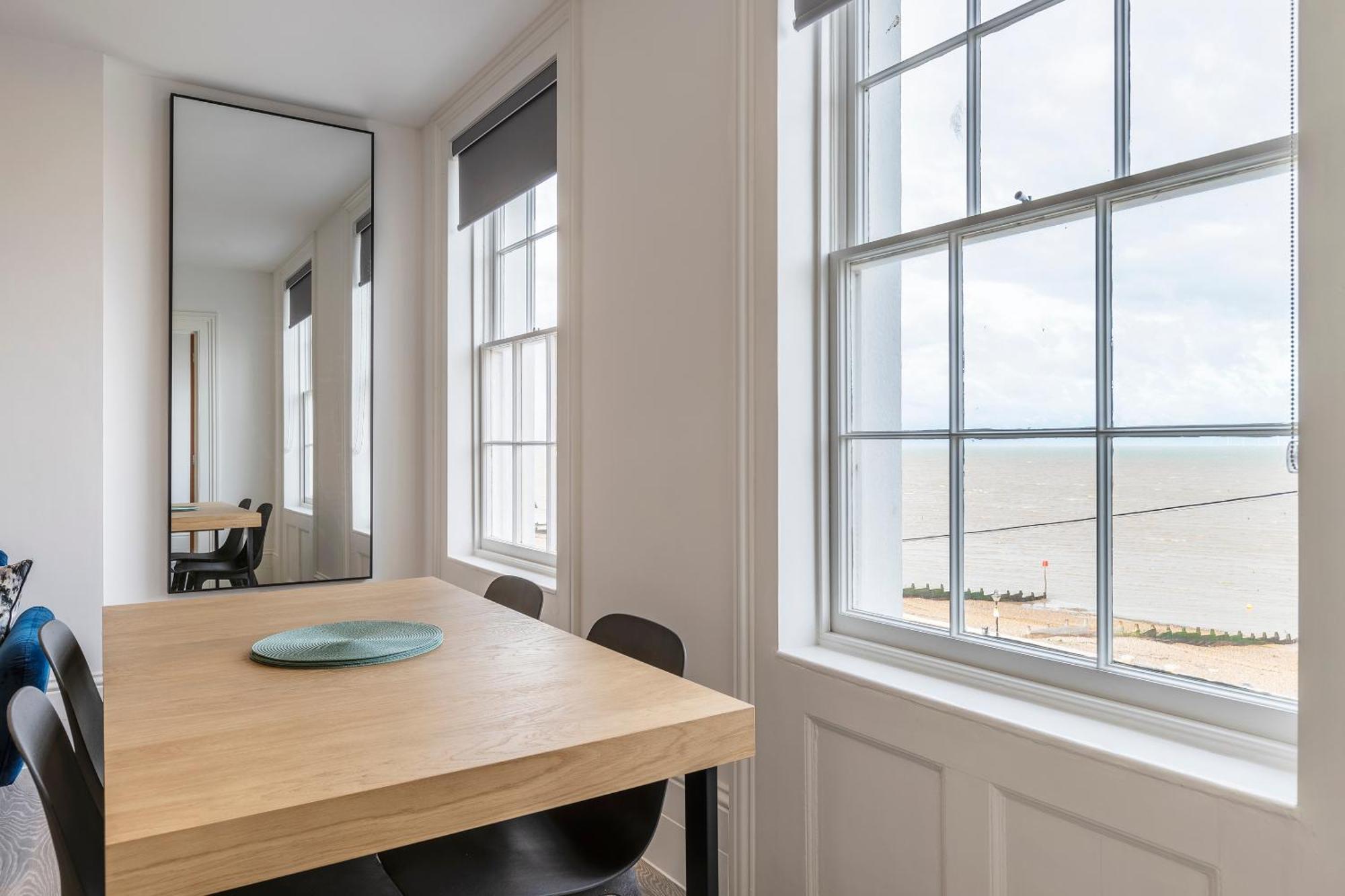 Seaside Serenity: Stylish Sea View Apartments In Herne Bay Zewnętrze zdjęcie